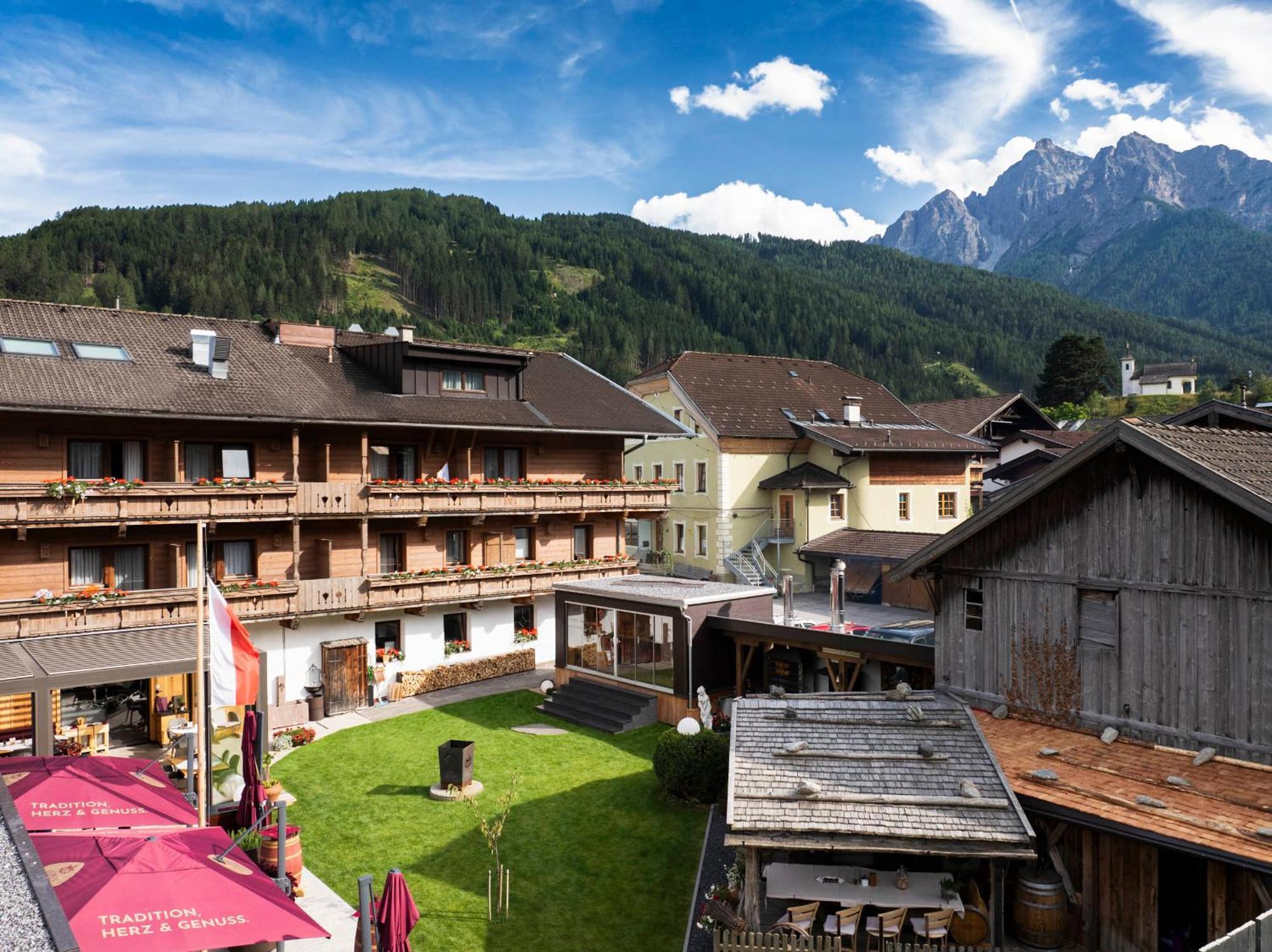 Hotel Alpenstolz มีเดอร์ส ภายนอก รูปภาพ