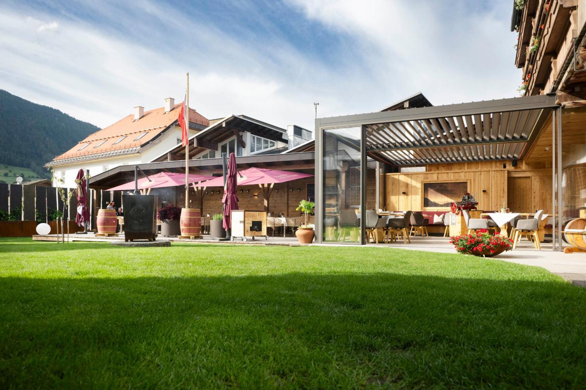 Hotel Alpenstolz มีเดอร์ส ภายนอก รูปภาพ