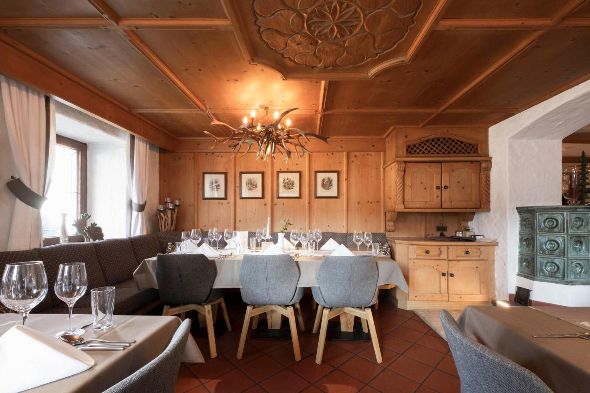 Hotel Alpenstolz มีเดอร์ส ภายนอก รูปภาพ