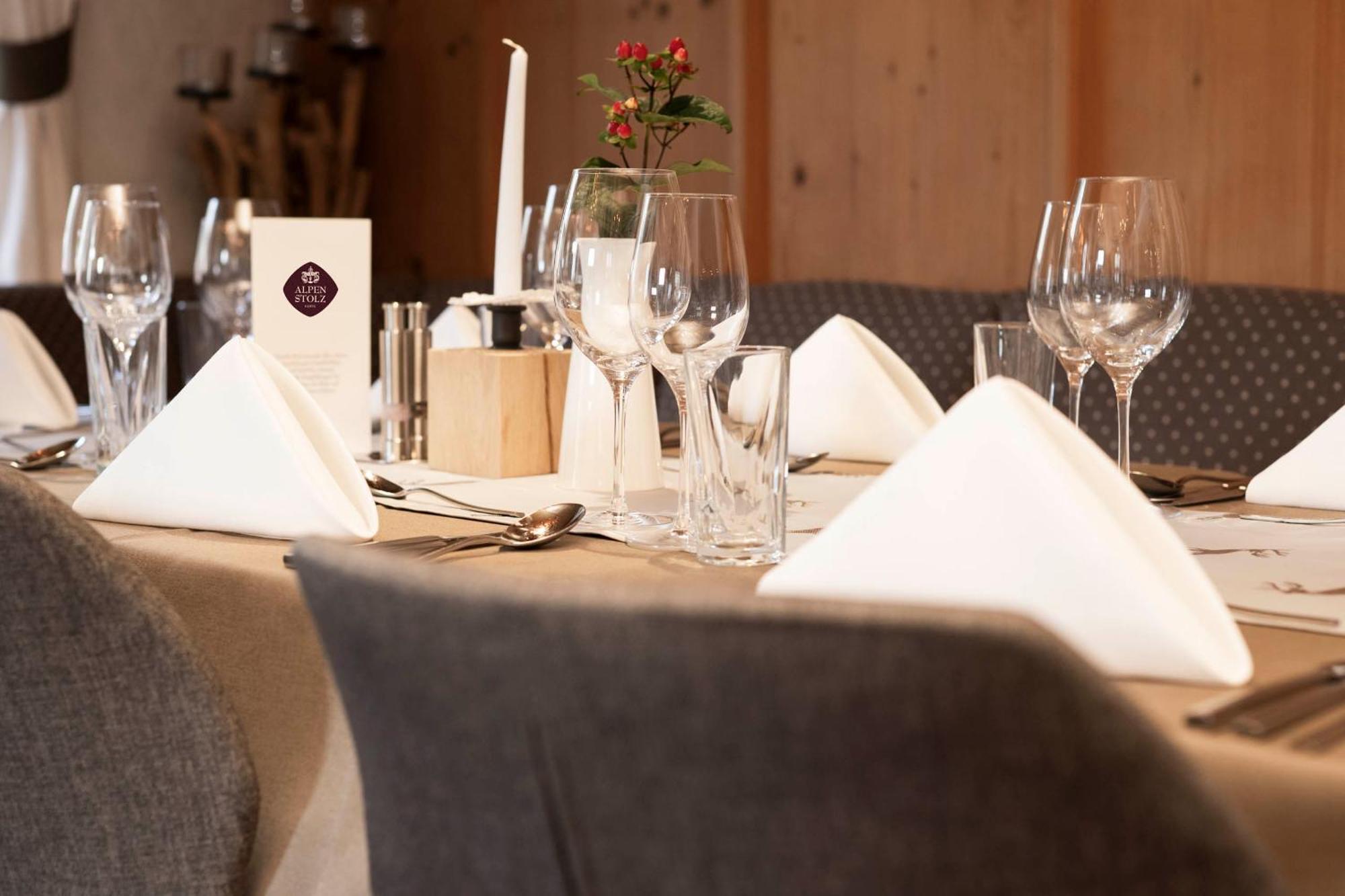 Hotel Alpenstolz มีเดอร์ส ภายนอก รูปภาพ