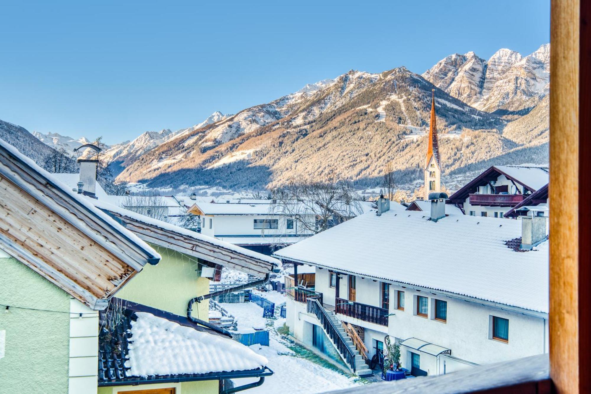 Hotel Alpenstolz มีเดอร์ส ภายนอก รูปภาพ
