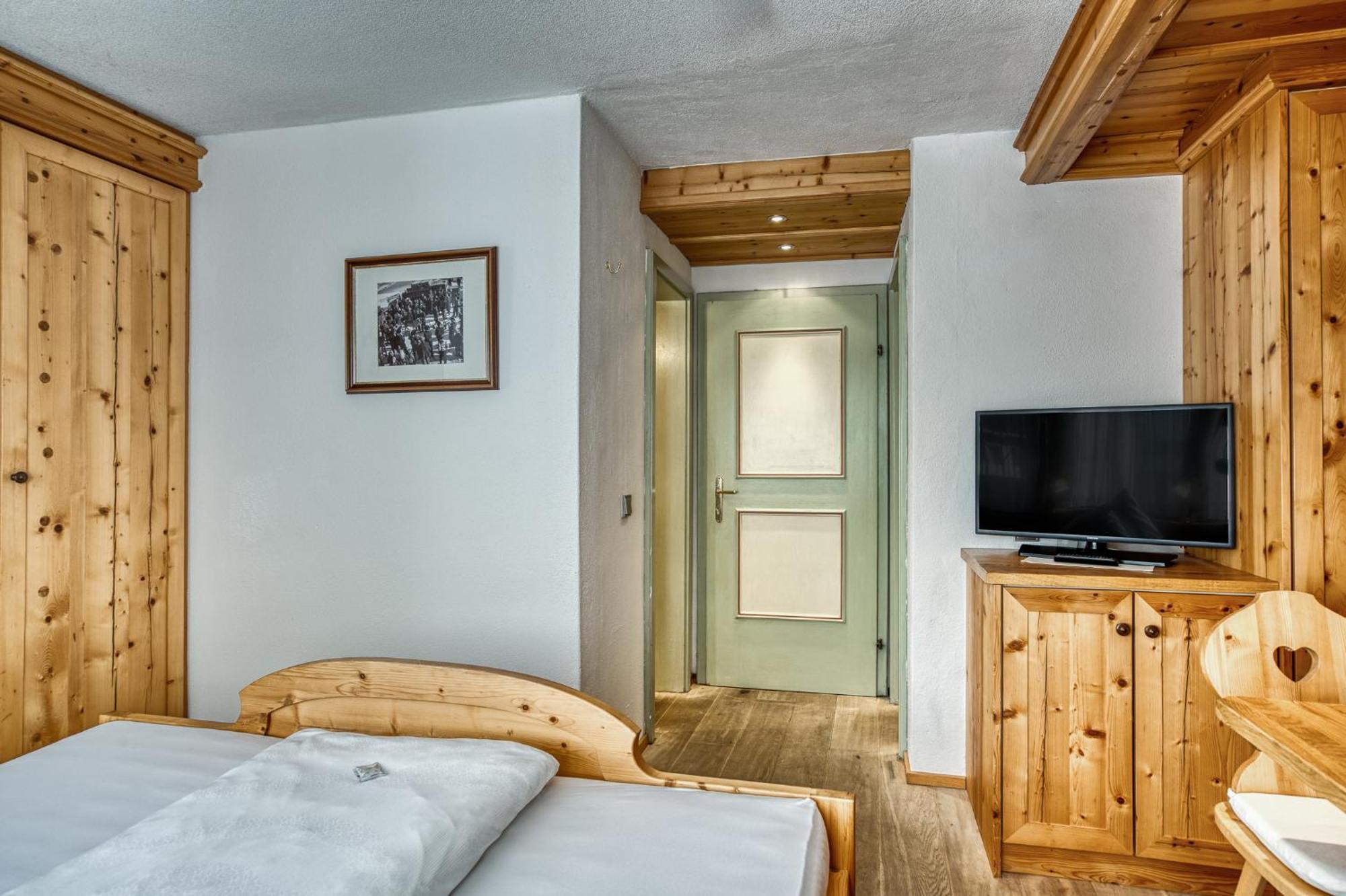 Hotel Alpenstolz มีเดอร์ส ห้อง รูปภาพ