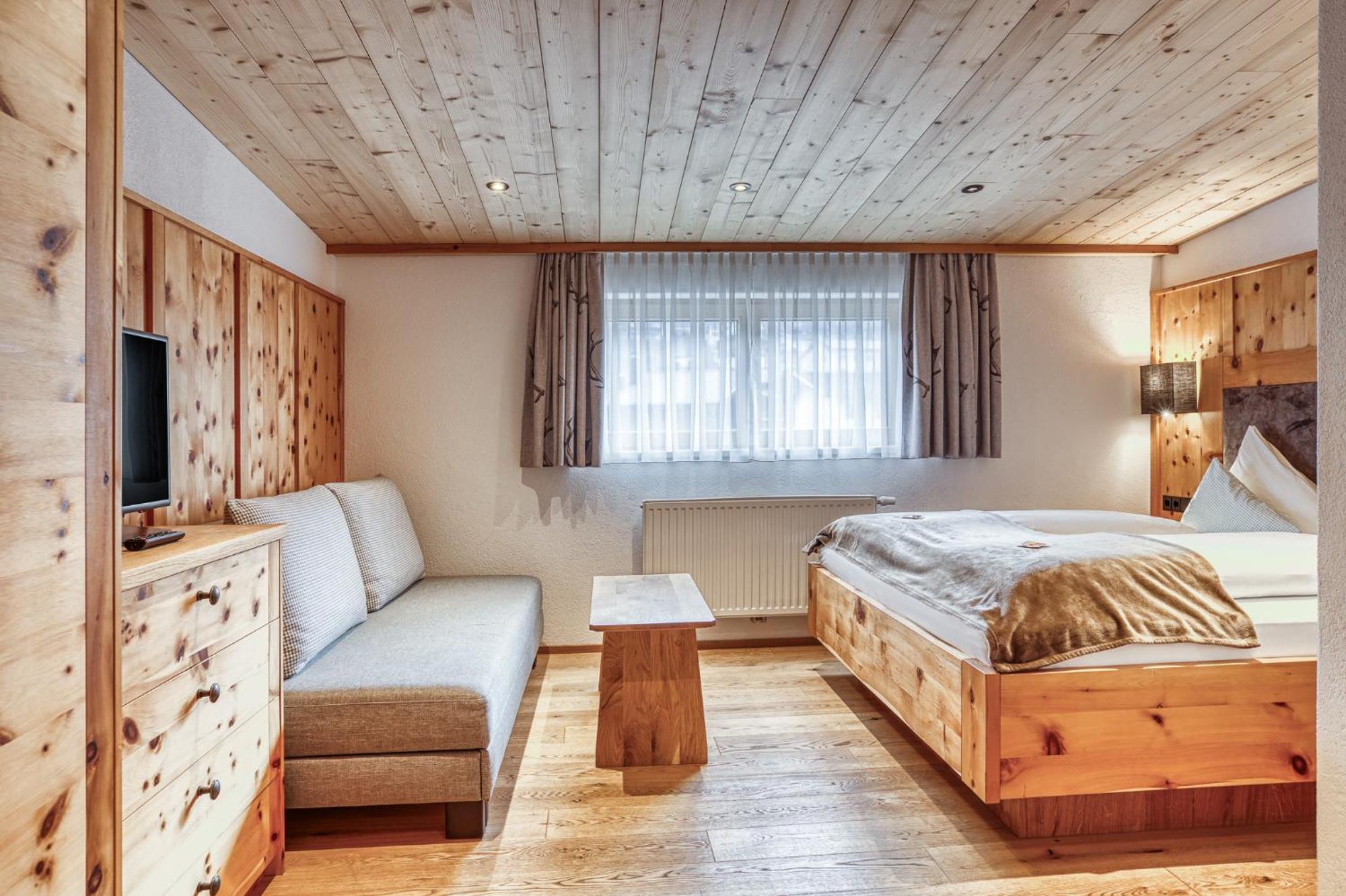 Hotel Alpenstolz มีเดอร์ส ภายนอก รูปภาพ