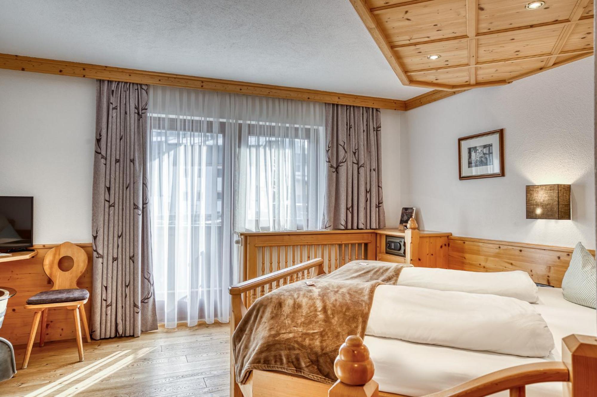 Hotel Alpenstolz มีเดอร์ส ห้อง รูปภาพ